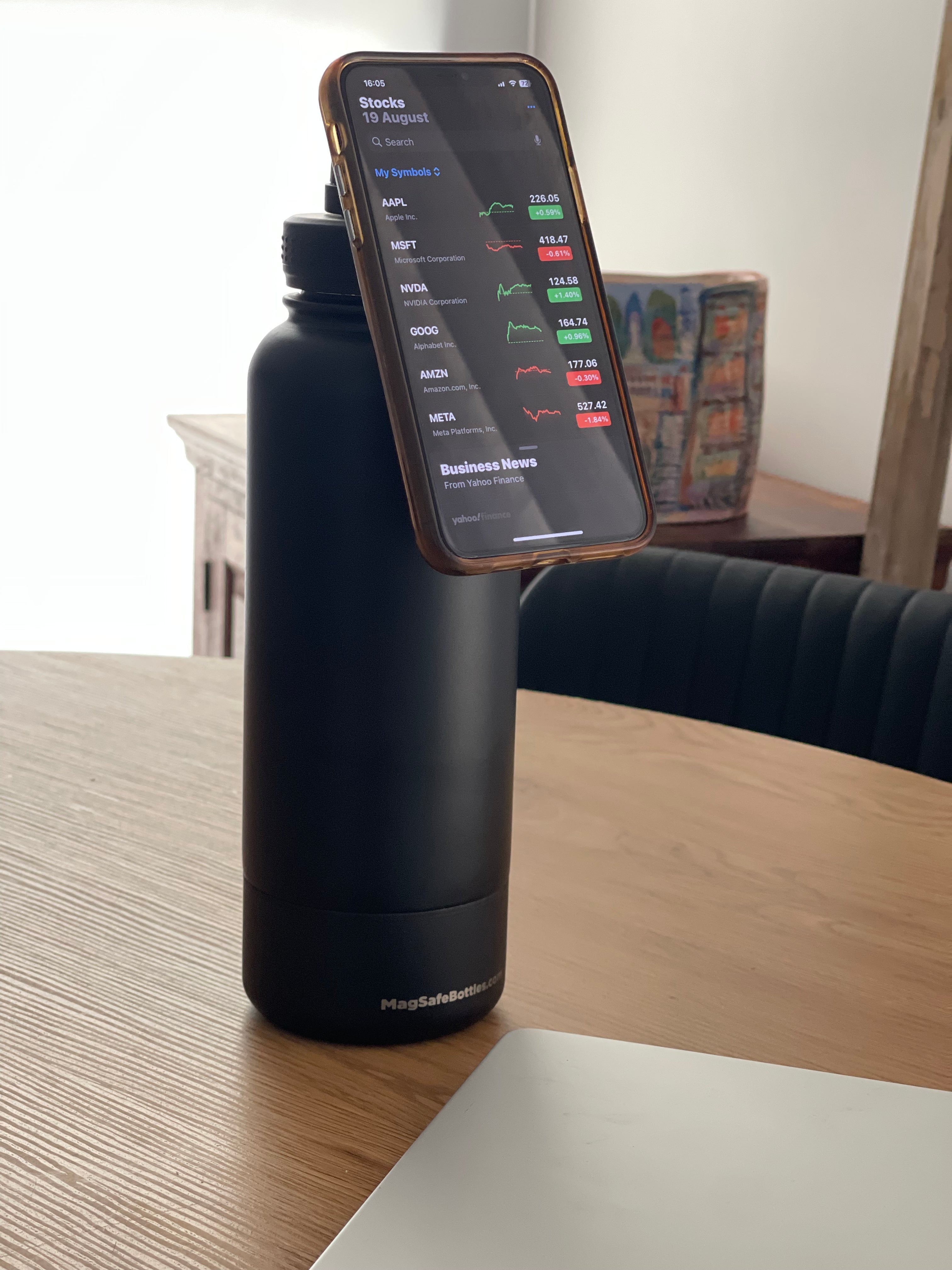 iPhone MagSafe Isolated Bottle™ (30 oz/900 mL)